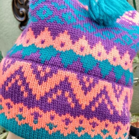 NWOT CAPELLO Multicolored Zigzag 100% Wool Winter Hat Made in Canada - Picture 8 of 9
